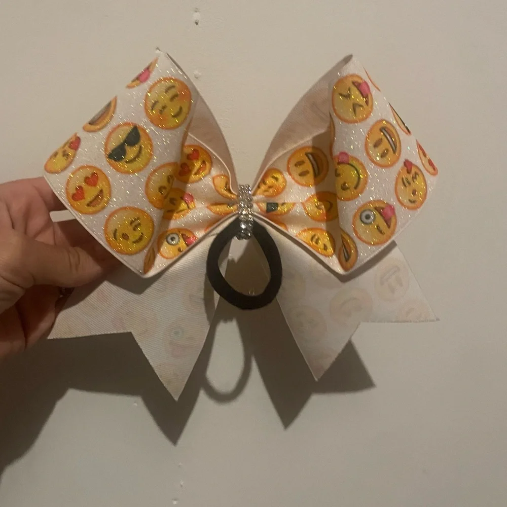 Emoji Cheerleading Bow‎